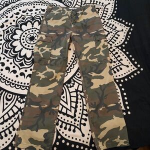 Good American Camo Camouflage cargo pants